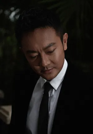 印小天黑色西装魅力写真图片_6