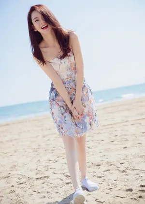 性感美女戚薇妩媚优雅写真