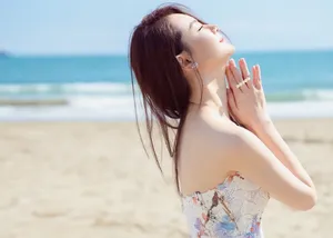 性感美女戚薇妩媚优雅写真_3