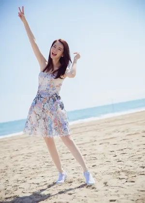 性感美女戚薇妩媚优雅写真_5