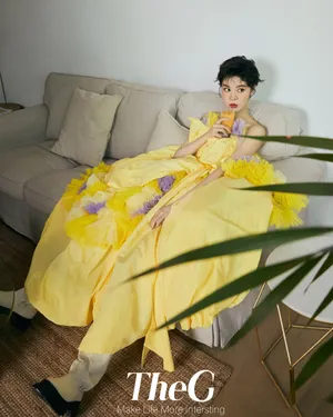 郁可唯最新时尚杂志写真大片_3