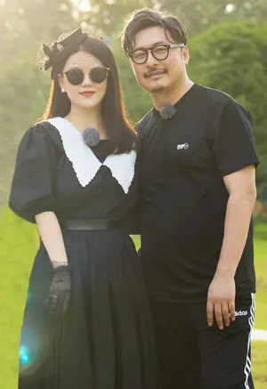 性感美女明星李湘王岳伦恩爱照片
