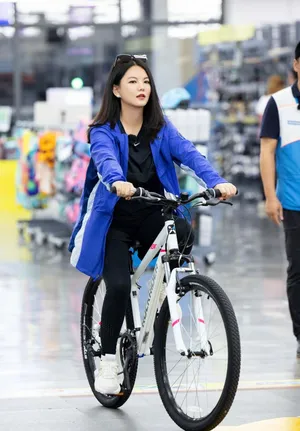 性感美女明星李湘王岳伦恩爱照片_4