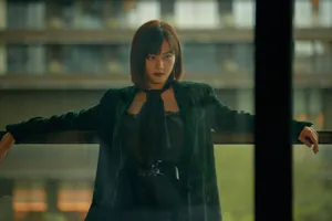 尚语贤复古花纹西服性感写真图片_2