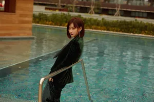 尚语贤复古花纹西服性感写真图片_6