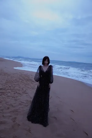 尚语贤黑色薄纱长裙性感写真图片_7