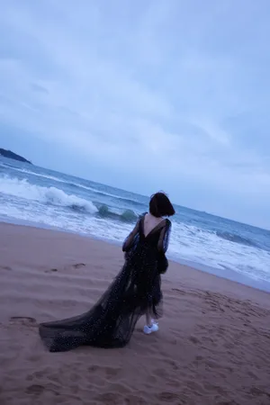 尚语贤黑色薄纱长裙性感写真图片_8