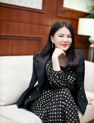 性感美女明星李湘妩媚优雅写真