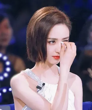 性感美女佟丽娅优雅诱惑写真