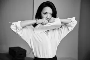 姚晨简约风黑白写真花絮图片_3