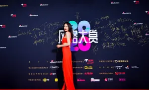 王紫璇2020风格大赏红毯照图片_2