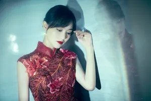 性感美女明星唐嫣妩媚优雅写真_4