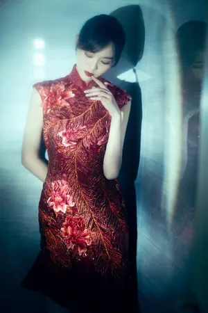 性感美女明星唐嫣妩媚优雅写真_6