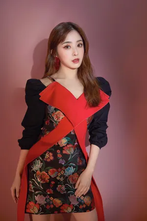 张含韵国风性感美艳写真图片