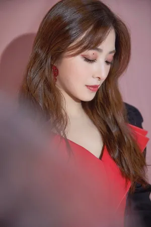 张含韵国风性感美艳写真图片_1