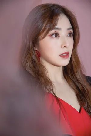张含韵国风性感美艳写真图片_2