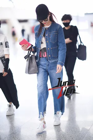 性感美女唐嫣一身牛仔妩媚写真_5