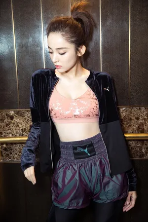 性感美女明星古力娜扎优雅个性写真_1