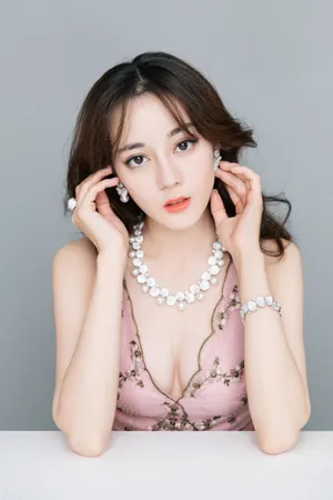 性感美女迪丽热巴妩媚优雅写真