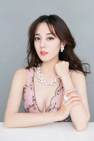 性感美女迪丽热巴妩媚优雅写真_5