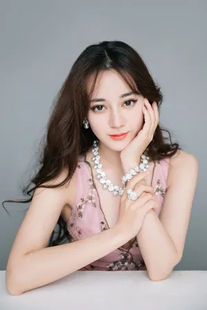 性感美女迪丽热巴妩媚优雅写真_9