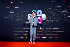 潘粤明2020风格大赏帅气图片写真_4
