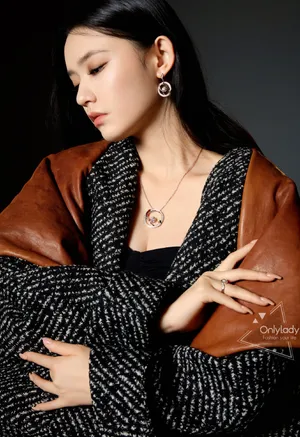 林允百变时装性感大片写真图片_10