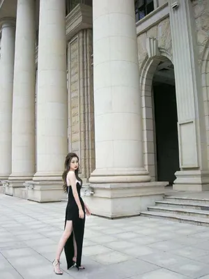 虞书欣开叉黑裙性感写真图片_5