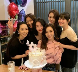 侯佩岑庆生齐刘海清新少女美照图片_2