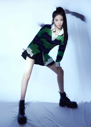 SNH48孙芮短裙高马尾潇洒时尚写真图片