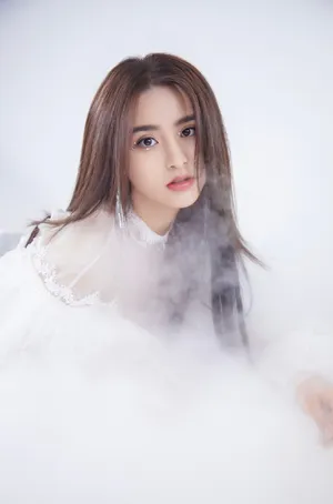 金子涵云朵白裙性感写真图片