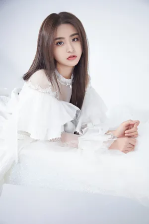 金子涵云朵白裙性感写真图片_1