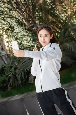 贾青元气养眼写真图片