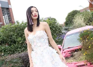 李若宁深V抹胸裙性感写真图片_1