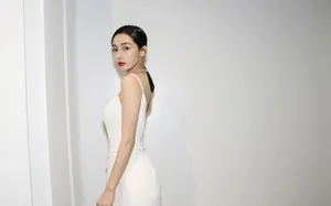 李若宁深V抹胸裙性感写真图片_5