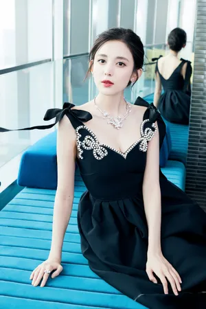 性感美女古力娜扎妩媚优雅写真