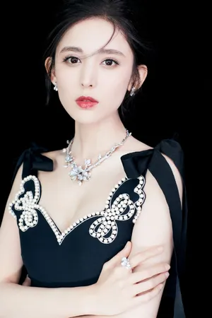 性感美女古力娜扎妩媚优雅写真_3