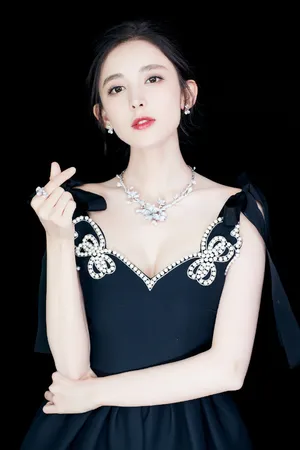 性感美女古力娜扎妩媚优雅写真_6