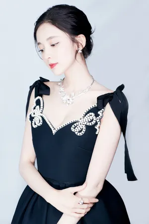 性感美女古力娜扎妩媚优雅写真_7