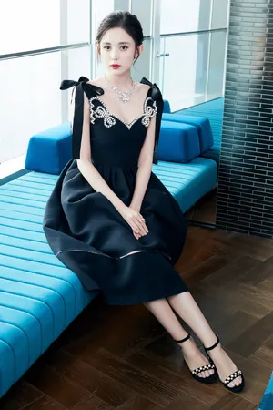 性感美女古力娜扎妩媚优雅写真_9