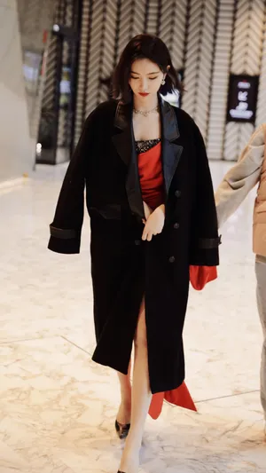 许佳琪明艳性感上班饭拍照图片_2