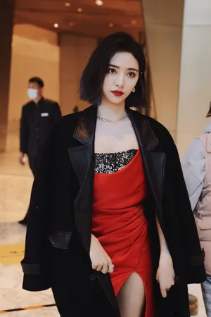许佳琪明艳性感上班饭拍照图片_5