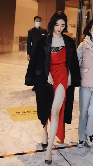 许佳琪明艳性感上班饭拍照图片_6