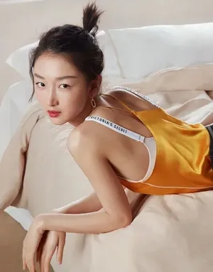 性感美女周冬雨妩媚撩人写真_5