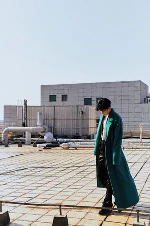 范世錡绿色大衣帅气写真图片_3