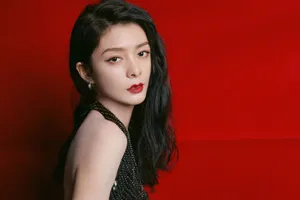 傅菁闪钻深v露背裙性感写真图片_2