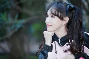 性感美女明星唐嫣妩媚优雅个性写真