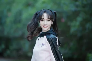 性感美女明星唐嫣妩媚优雅个性写真_3