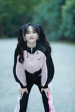 性感美女明星唐嫣妩媚优雅个性写真_4