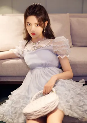 性感美女杨超越妩媚优雅写真_2